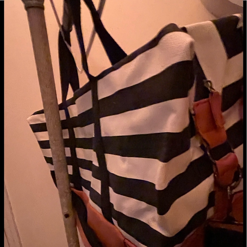 “The Weekender” tote - Picture 7 of 7